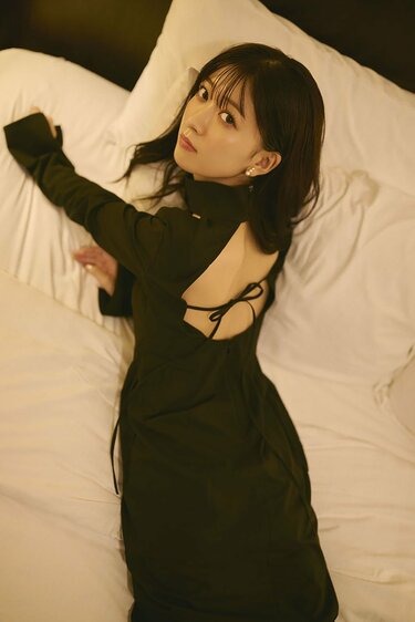 鈴原希実さんのグラビア写真 8